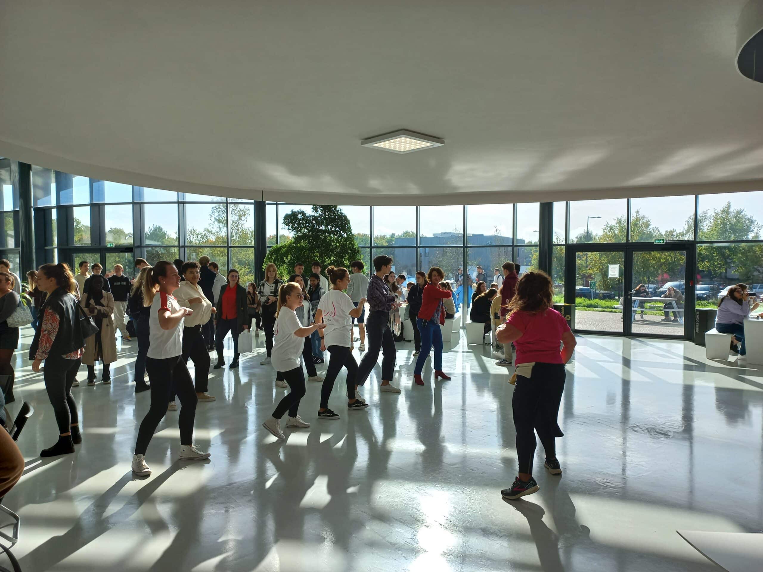 Cours de zumba pour octobre rose à CESI