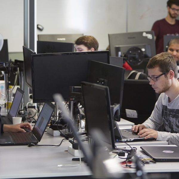 Ascensium : des ateliers informatique animés par les étudiants de CESI École d’Ingénieurs