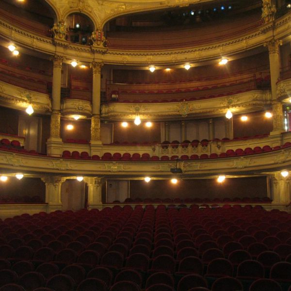 Parlons peu, parlons culture : nos élèves découvrent le monde du théâtre